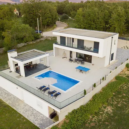 Holiday home Oasis For With Heated Pool Imotski