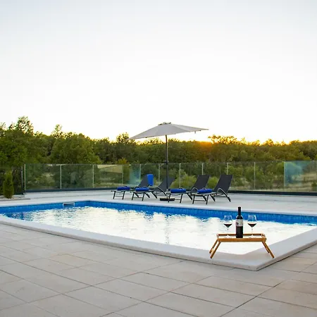 Oasis For With Heated Pool Imotski