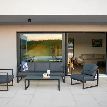 Oasis For With Heated Pool * Imotski