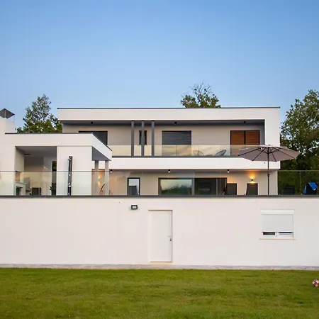 Oasis For With Heated Pool