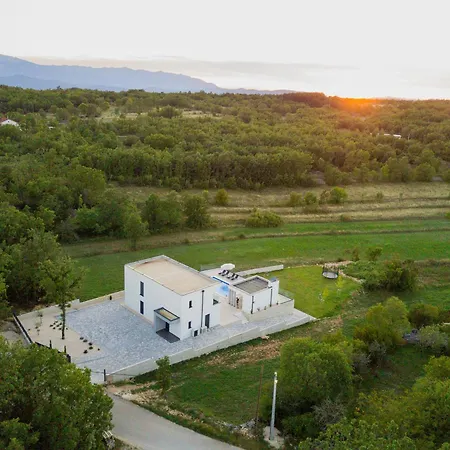 Oasis For With Heated Pool Holiday home