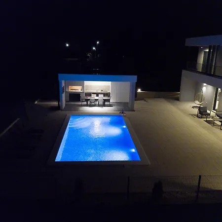 Oasis For With Heated Pool