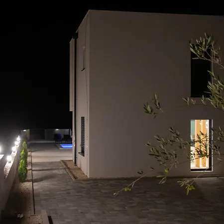 Oasis For With Heated Pool Imotski